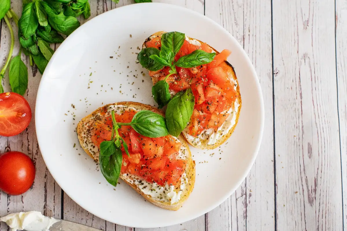 Bruschettas tomate basilic